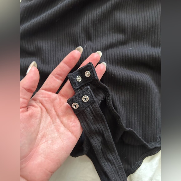 Black (1) & white (1) bodysuit - Picture 6 of 7